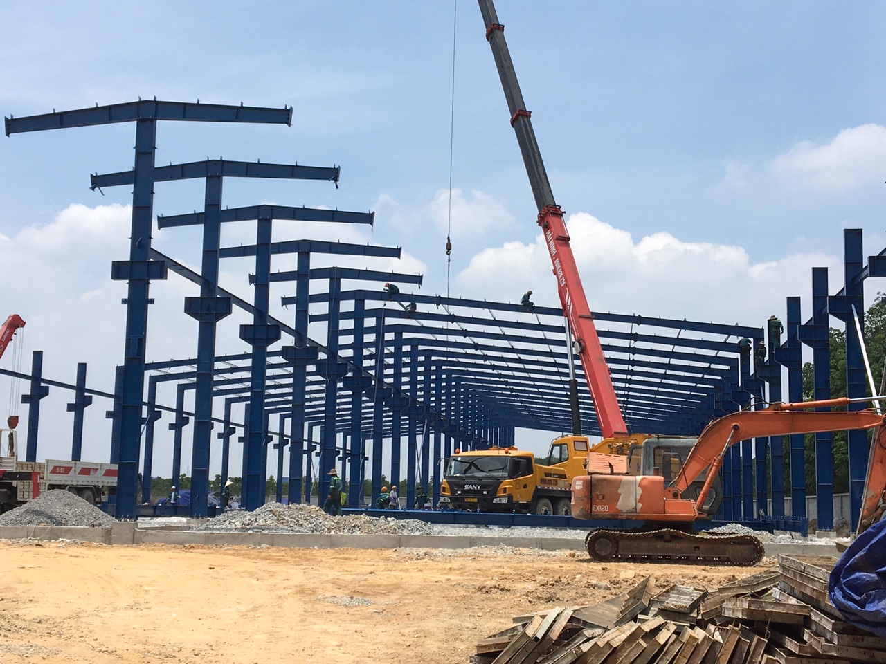 Các điểm cần chú ý khi muốn chọn đơn vị thi công mái hiên nhà xưởng tại Đắk Lắk